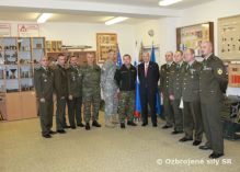 Ocenenie príslušníkov jednotky EOD medailami Ministerstva obrany USA